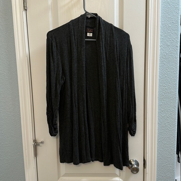 Women’s sweater - Picture 1 of 3